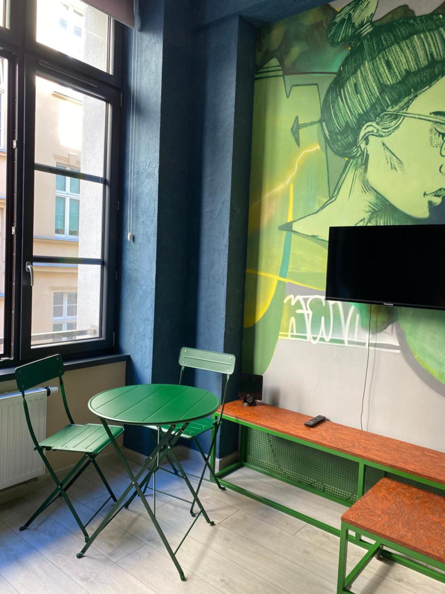 Graffiti Apartments Вроцлав Экстерьер фото