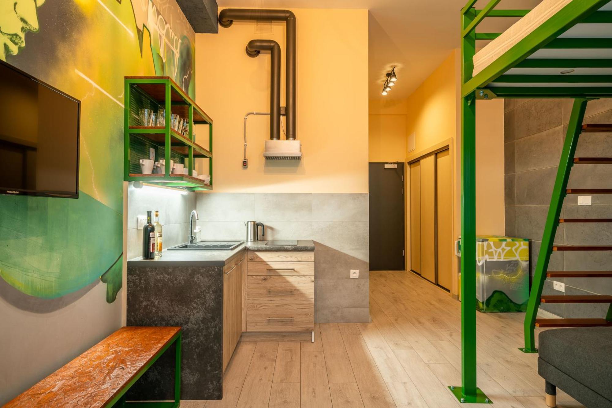 Graffiti Apartments Вроцлав Экстерьер фото